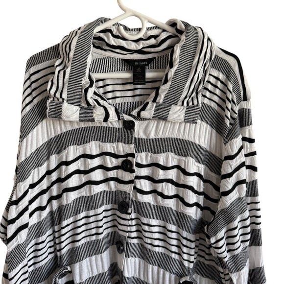 Ali Miles White & Black Button Front Wave Tunic Top, Size 2X - Picture 3 of 9